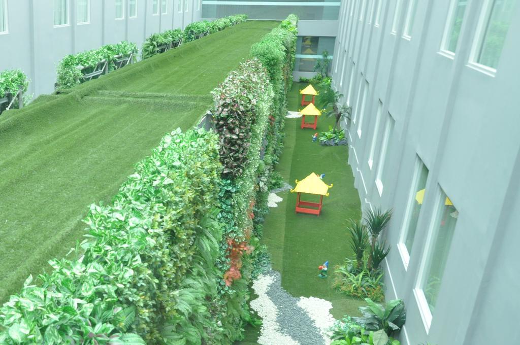 Ibis Styles Jakarta Mangga Dua Square Exterior foto