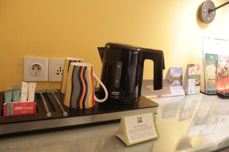 Ibis Styles Jakarta Mangga Dua Square Exterior foto