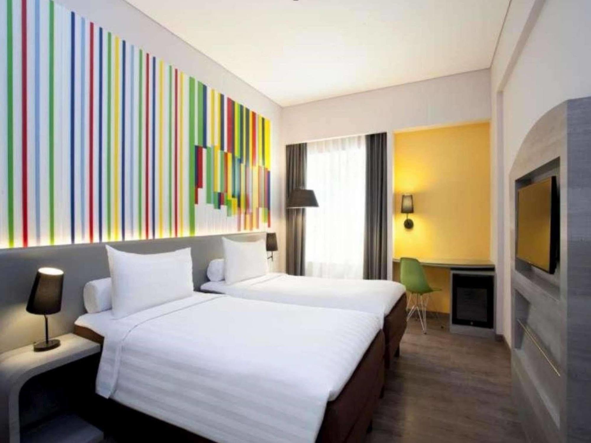 Ibis Styles Jakarta Mangga Dua Square Exterior foto