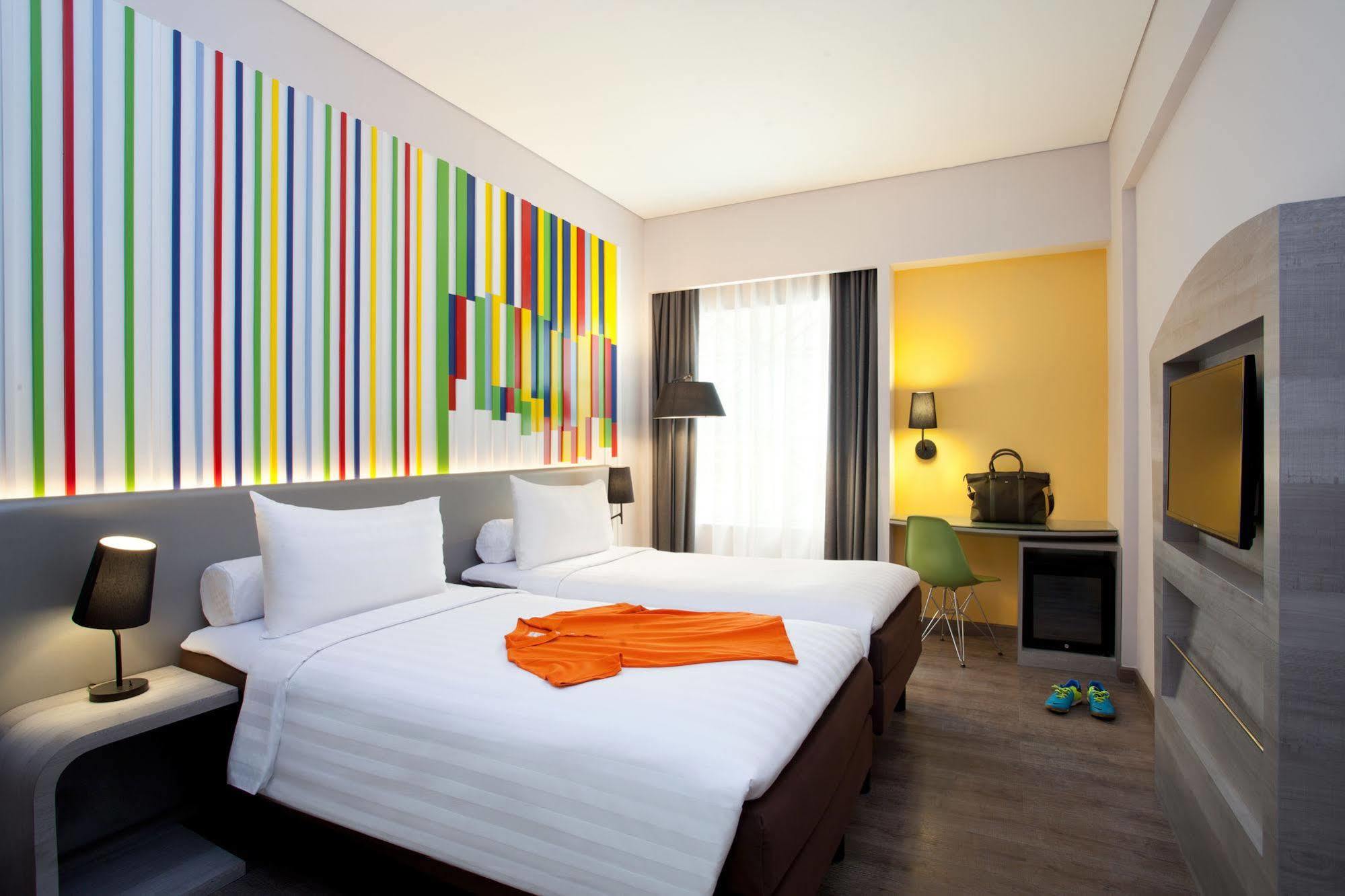 Ibis Styles Jakarta Mangga Dua Square Exterior foto